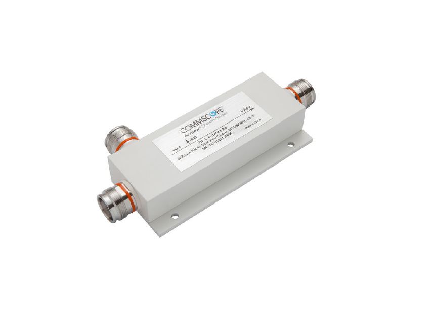 7000-00038200_com_01.jpg Grauer elektrischer Kasten mit zwei Anschlüssen an den Enden.