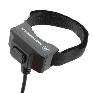 Schwarzes Handy-Mikrofon mit Klettverschluss und Kabel.