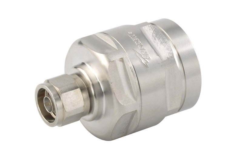 Silberner, zylindrischer Edelstahl-Adapter mit Gewindeanschluss.