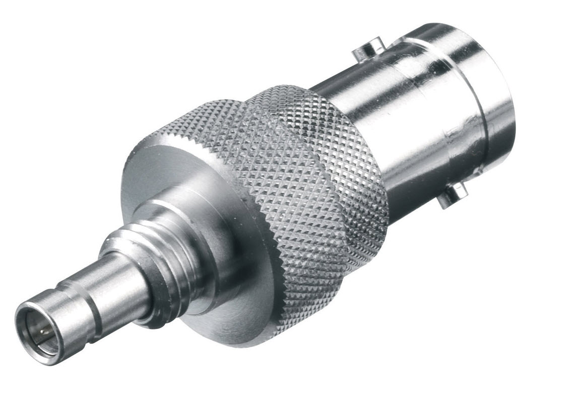Metalladapter mit geriffelter Griffzone, zylindrisch geformt.