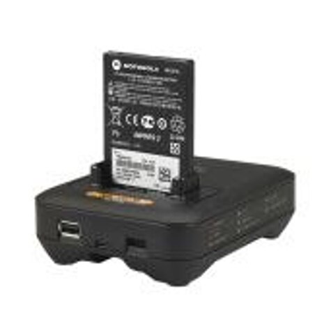 Batterie in Ladegerät mit USB-Anschluss eingesetzt.