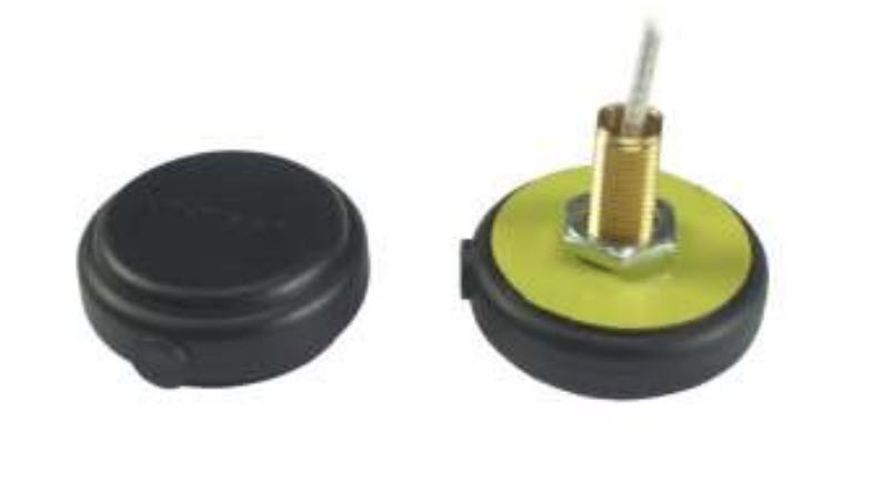 7000_00757755_VIM_01.jpg Two black, round antenna bases, one with a connector, one closed.