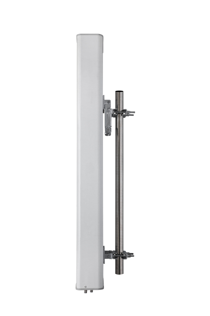 Mobilfunk-Antenne mit vertikaler Halterung.