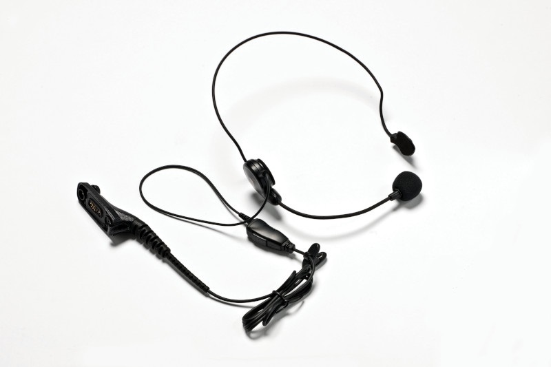 Schwarzes Headset mit Mikrofon und Ohrbügel auf weißem Hintergrund.