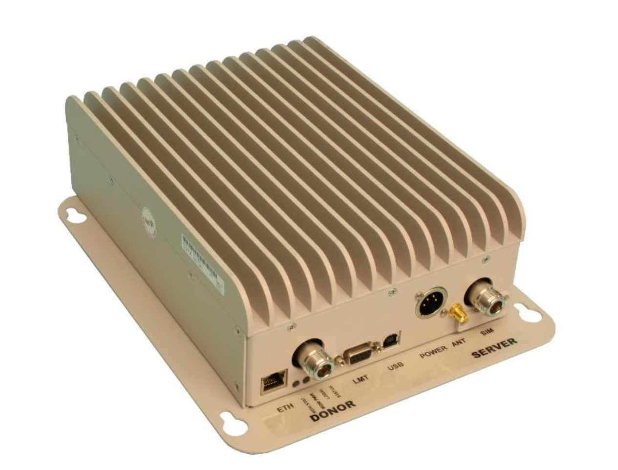Metallisches Elektronikgehäuse mit Kühlrippen und Anschlüssen auf einer Basisplatte.