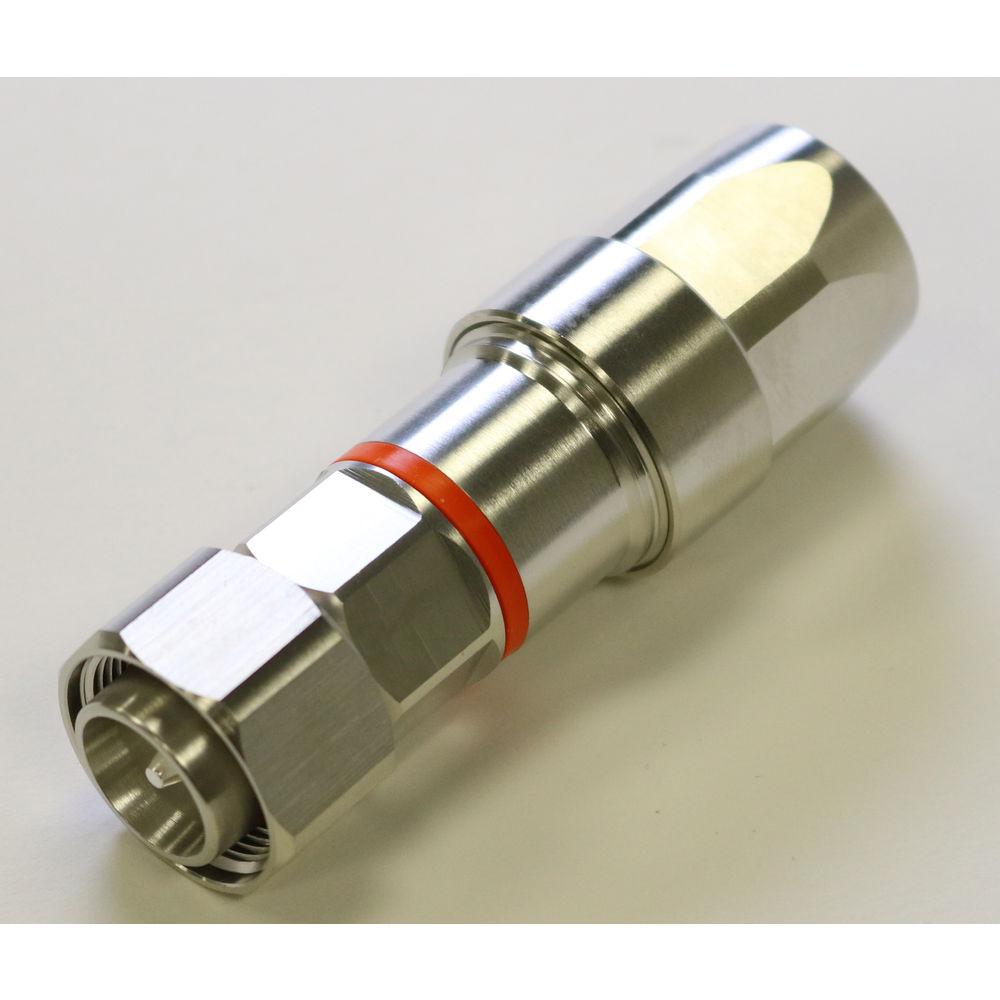 Silberner metallischer Steckverbinder mit orangem Ring.