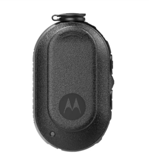 Schwarzes ovales Gerät mit Motorola-Logo, drahtloser Knopf oben.