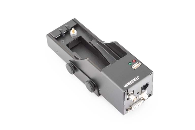 7000-00751492_wem_04.jpg Black electronic device with USB port and rotary knobs.