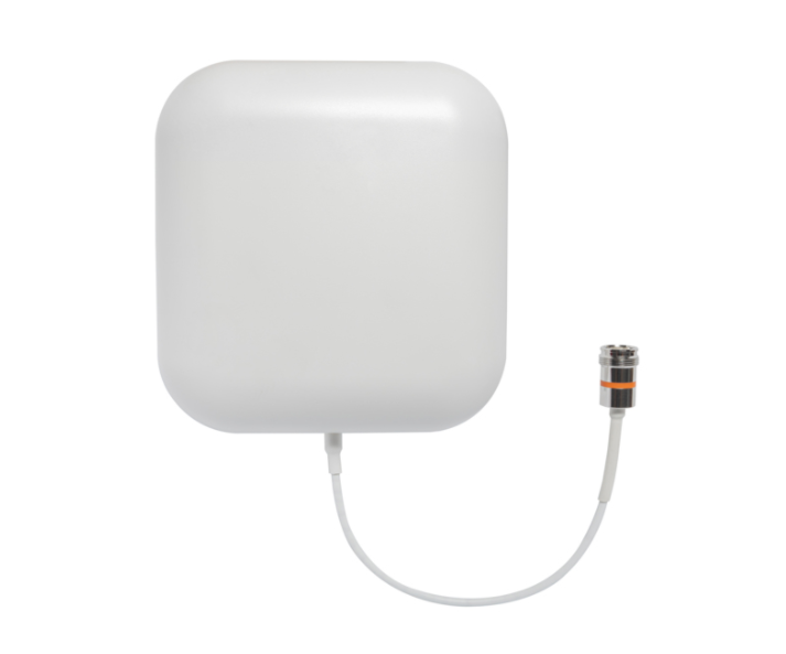 Quadratische weiße Antenne mit Kabel und Stecker.