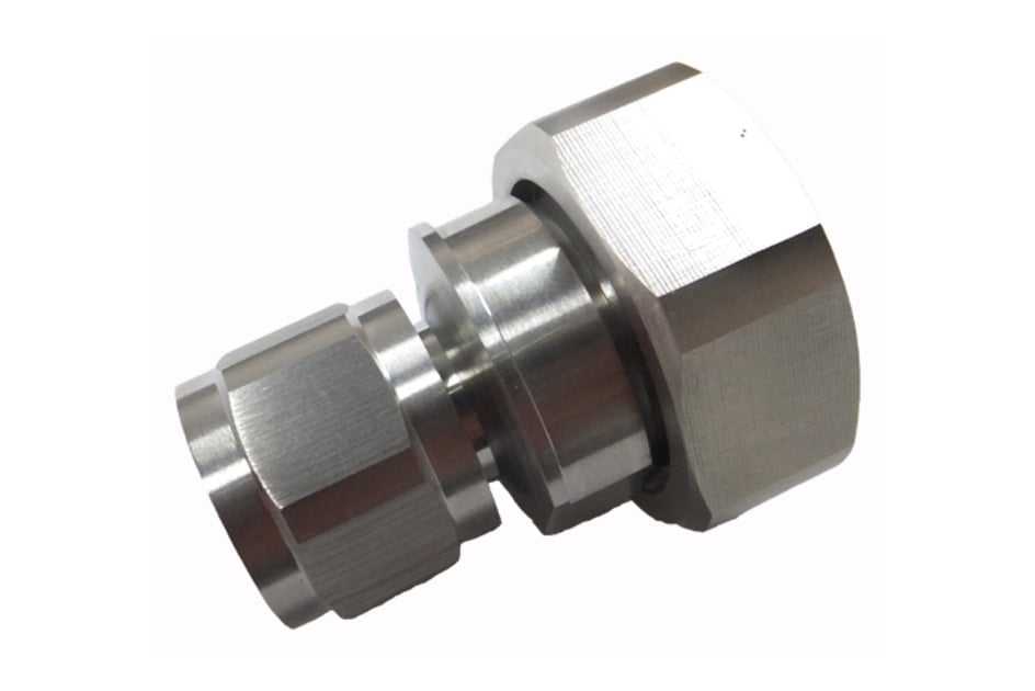 Metal connector with hexagonal sides