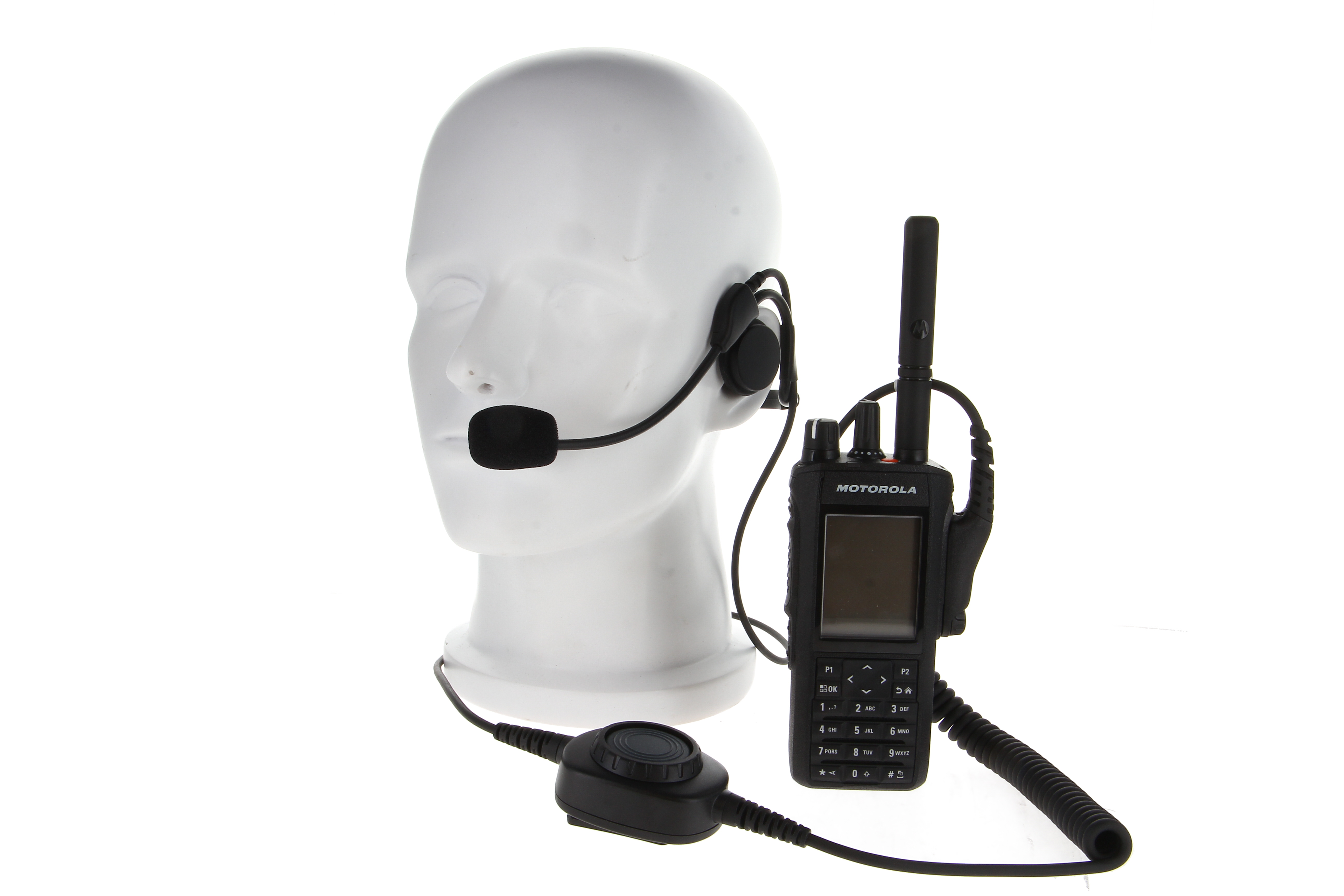 Headset und Funkgerät an einem Modellkopf.
