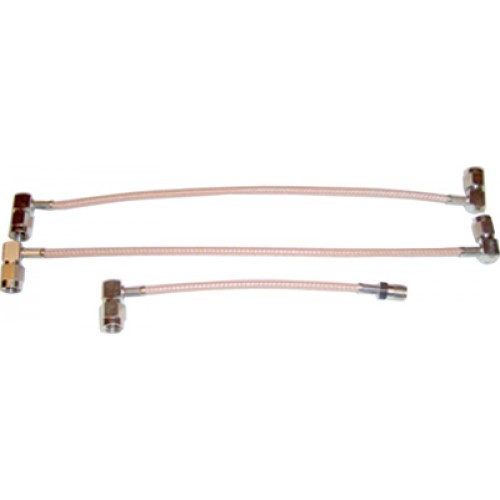 Zwei flexible Transferschläuche mit Metallanschlüssen.