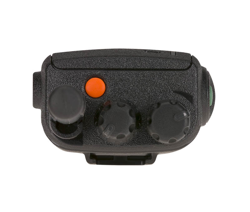 Schwarzes elektronisches Gerät mit drei Drehknöpfen und einem orangefarbenen Knopf.