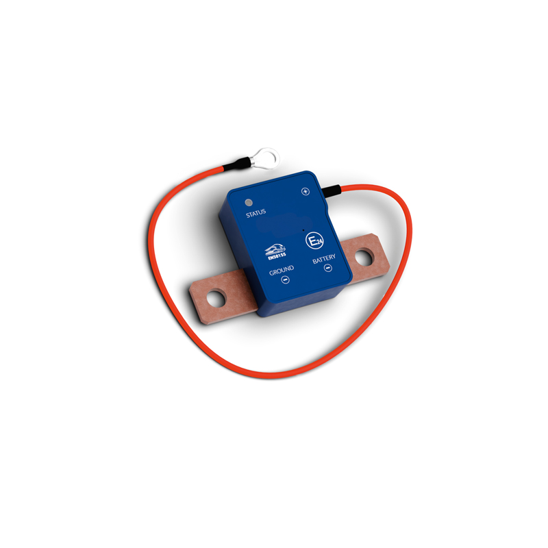 Blaues elektrisches Gerät mit rotem Kabel, Beschriftungen: Status, Ground, Battery.