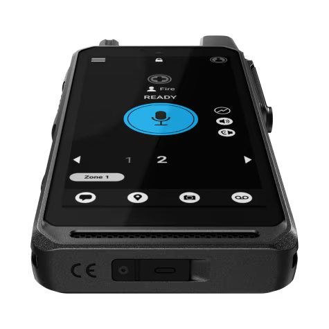 Handheld-Gerät mit Touchscreen, Mikrofon-Symbol, Statusanzeige 'Ready'.