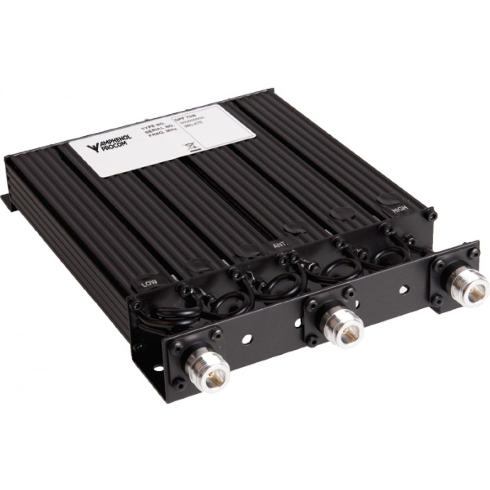 Schwarzer elektronischer Filter mit Anschlüssen für Antennen.