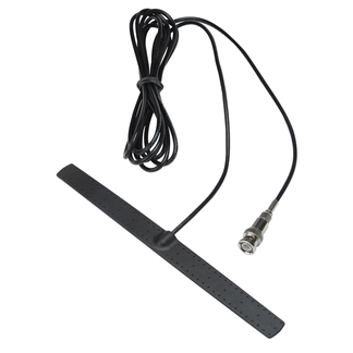 7000-00241300_mot_01.jpg Schwarze Antenne mit langem Kabel und einem Stecker am Ende.