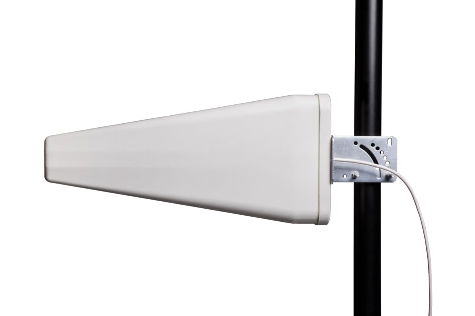White, triangular antenna mounted on black pole.