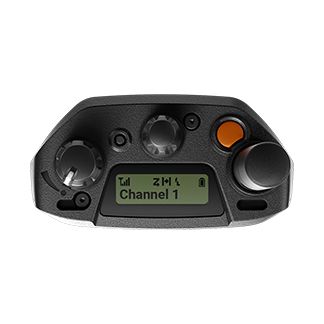 Schwarz-grauer Funkgerätedeckel mit Drehknöpfen und Display, zeigt Kanal 1.