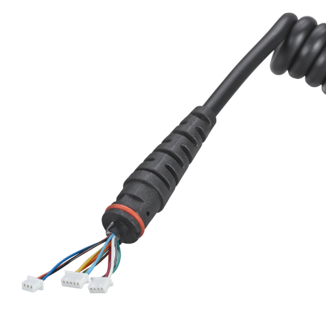 Schwarzes Spiralkabel mit offenen und farbigen Drähten am Ende.