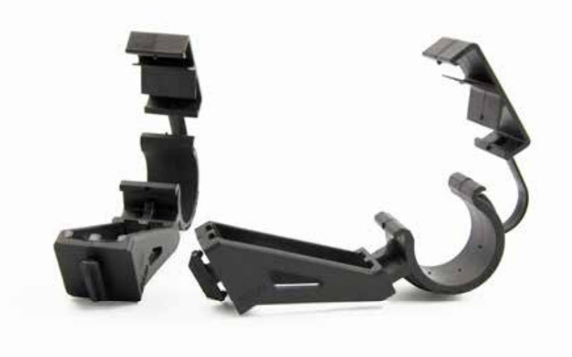 7000-00147600_fim_01.jpg Two black plastic clamps, open and standing apart.