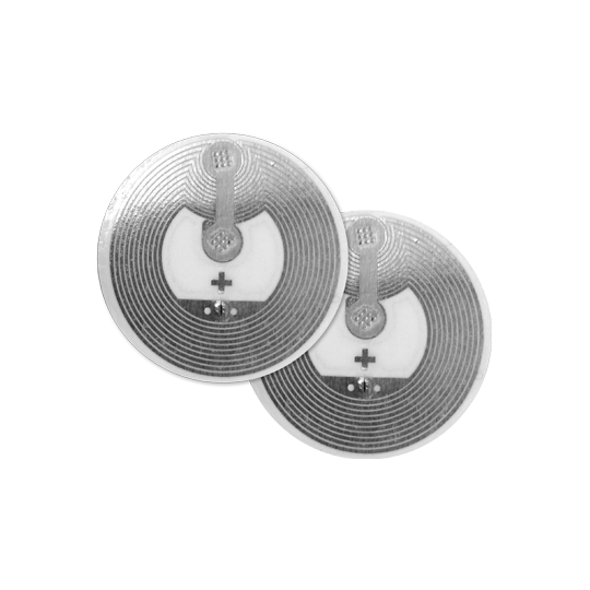 Zwei runde silberne NFC-Sticker mit Plus- und Minuszeichen.