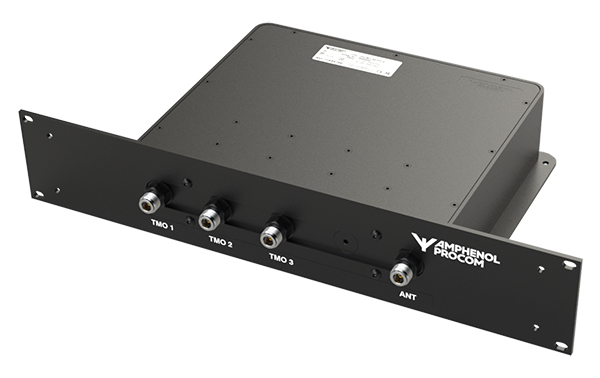 7000_00754189_PRO_01.jpg Schwarze elektronische Komponente mit vier Anschlüssen, beschriftet TMO 1, 2, 3 und ANT.