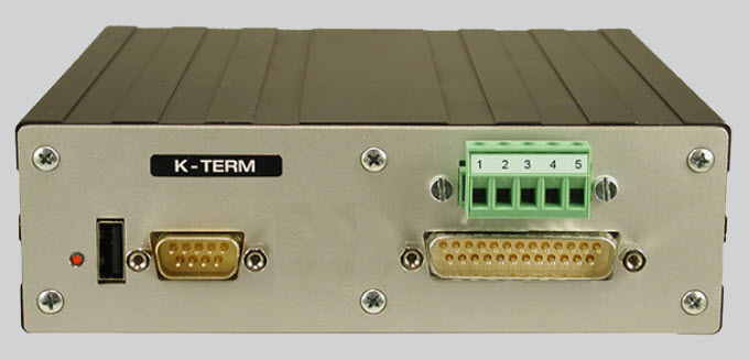 Elektronisches Gerät mit Anschlüssen und Beschriftung K-TERM.