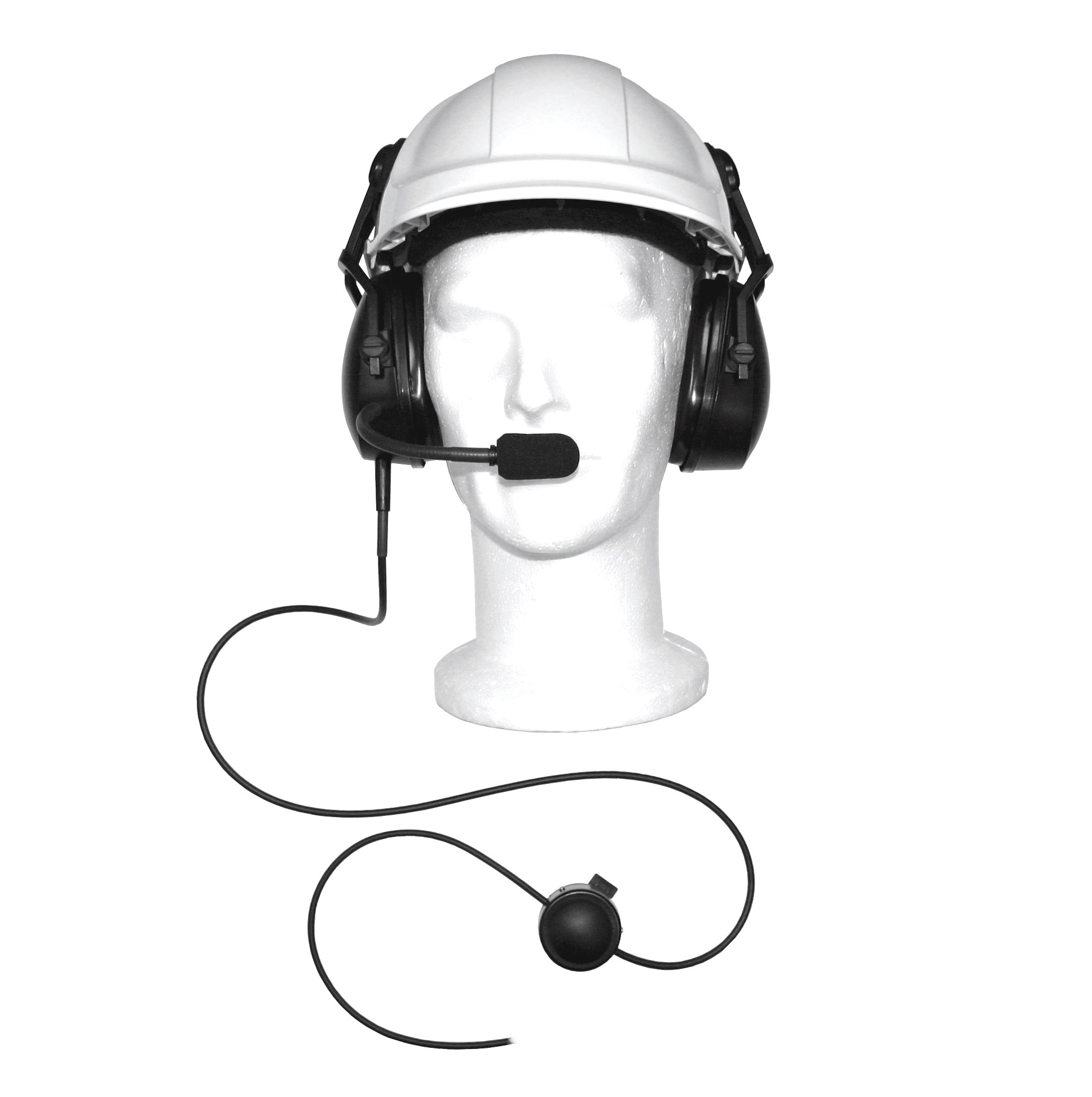 Weißer Schutzhelm mit integriertem Headset auf weißem Modellkopf.