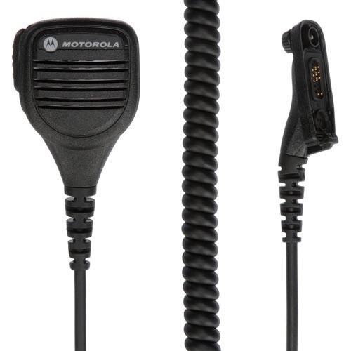 Schwarzes Funksprechmikrofon mit gewendeltem Kabel und Anschluss.