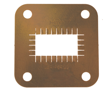 7000-00661200_rfs_01.png Quadratische Metallplatte mit rechteckigem Ausschnitt, Löchern an den Ecken.