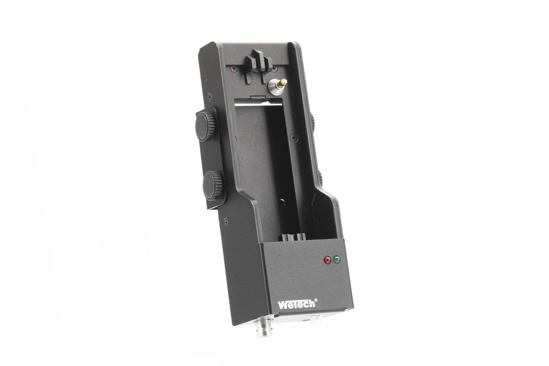 7000-00752964_wem_03.jpg Black rectangular technical device with knobs and LEDs.