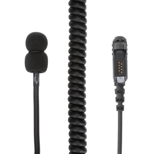 Schwarzes Kabel mit Spiralabschnitt, Mikrofon mit Windschutz, Steckverbinder mit Pins.