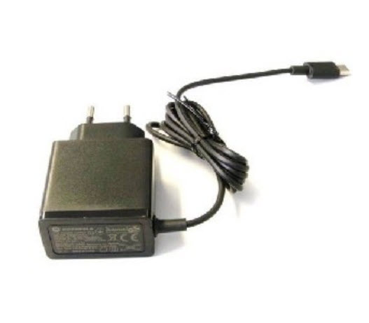 Schwarzes Ladegerät mit USB-Kabel und EU-Stecker.