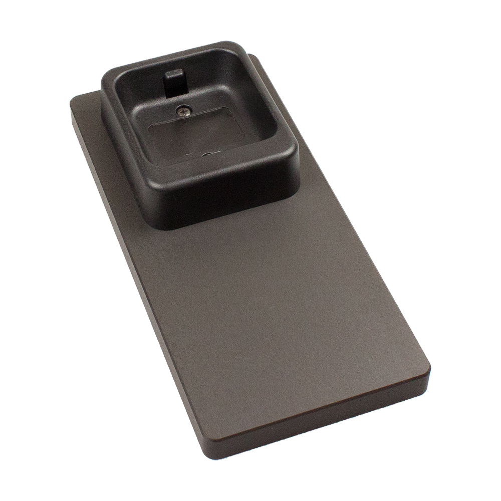 6507-003-000-51.jpg Schwarze elektronische Ladestation mit flachem Design, rechteckig.