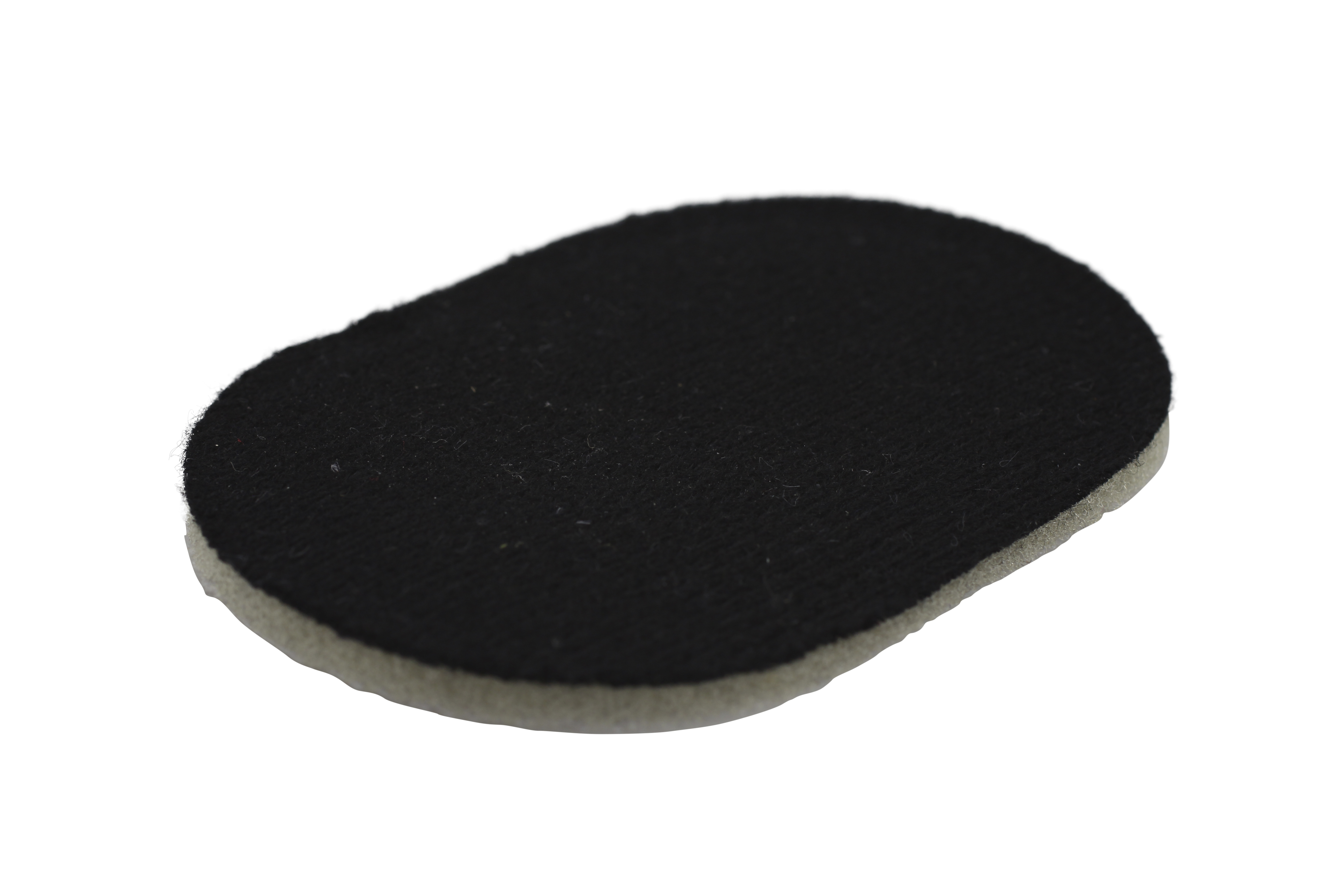 7000-00751507_cop_01.jpg Schwarzer ovaler Filzpad auf weißem Hintergrund.