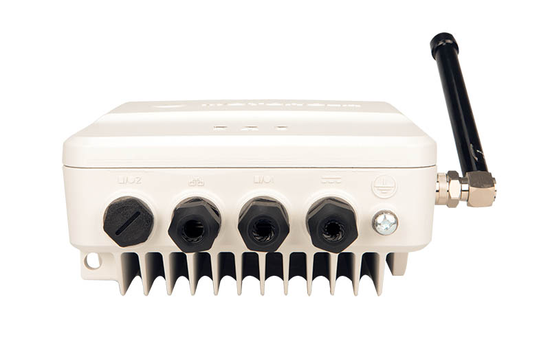 Electronic device with four ports and an antenna.