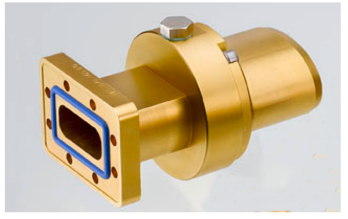 Goldenes, rechteckiges Metallventil mit blauer Dichtung und Schrauben.