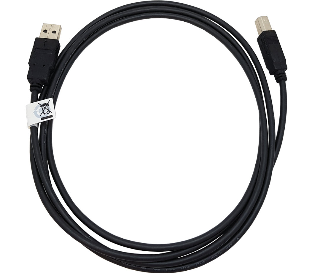 Schwarzes USB-Kabel mit zwei Steckern, teilweise aufgerollt.
