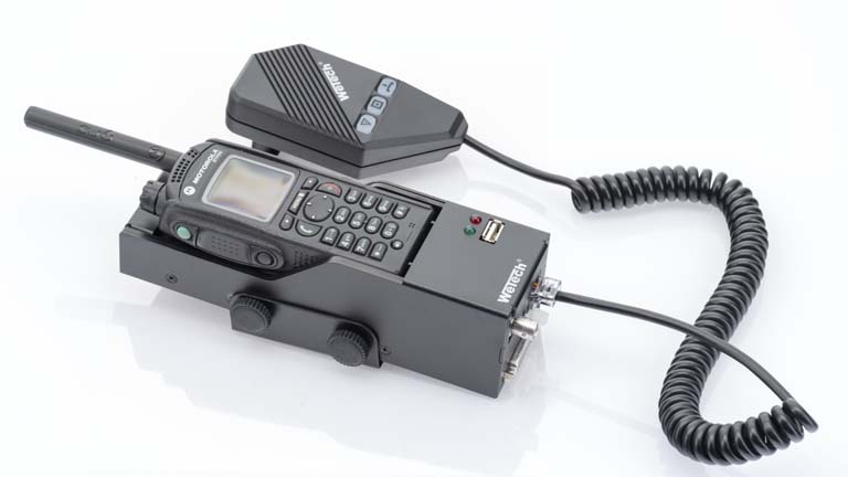 7000-00751492_wem_02.jpg Radio communication device with handheld radio and external antenna, connected by coiled cable.