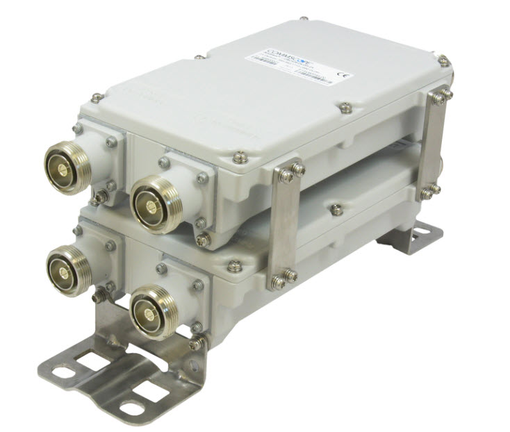 7000-00751264_com_01.jpg Zwei übereinander montierte, metallische Gehäuse mit Kabelanschlüssen.