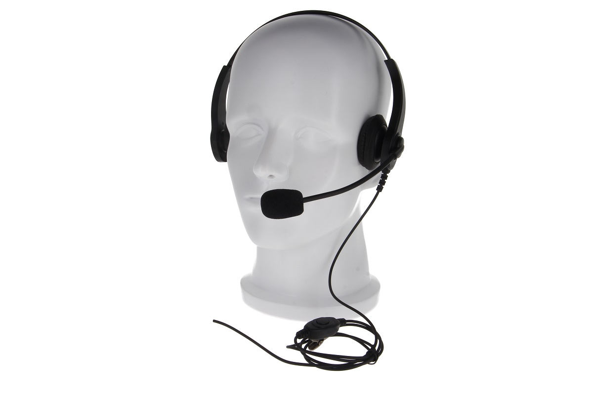 Kunststoffkopf mit schwarzem Headset und Mikrofon.