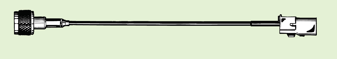 Koaxialkabel mit N-Stecker links und FME-Stecker rechts auf hellem Hintergrund.