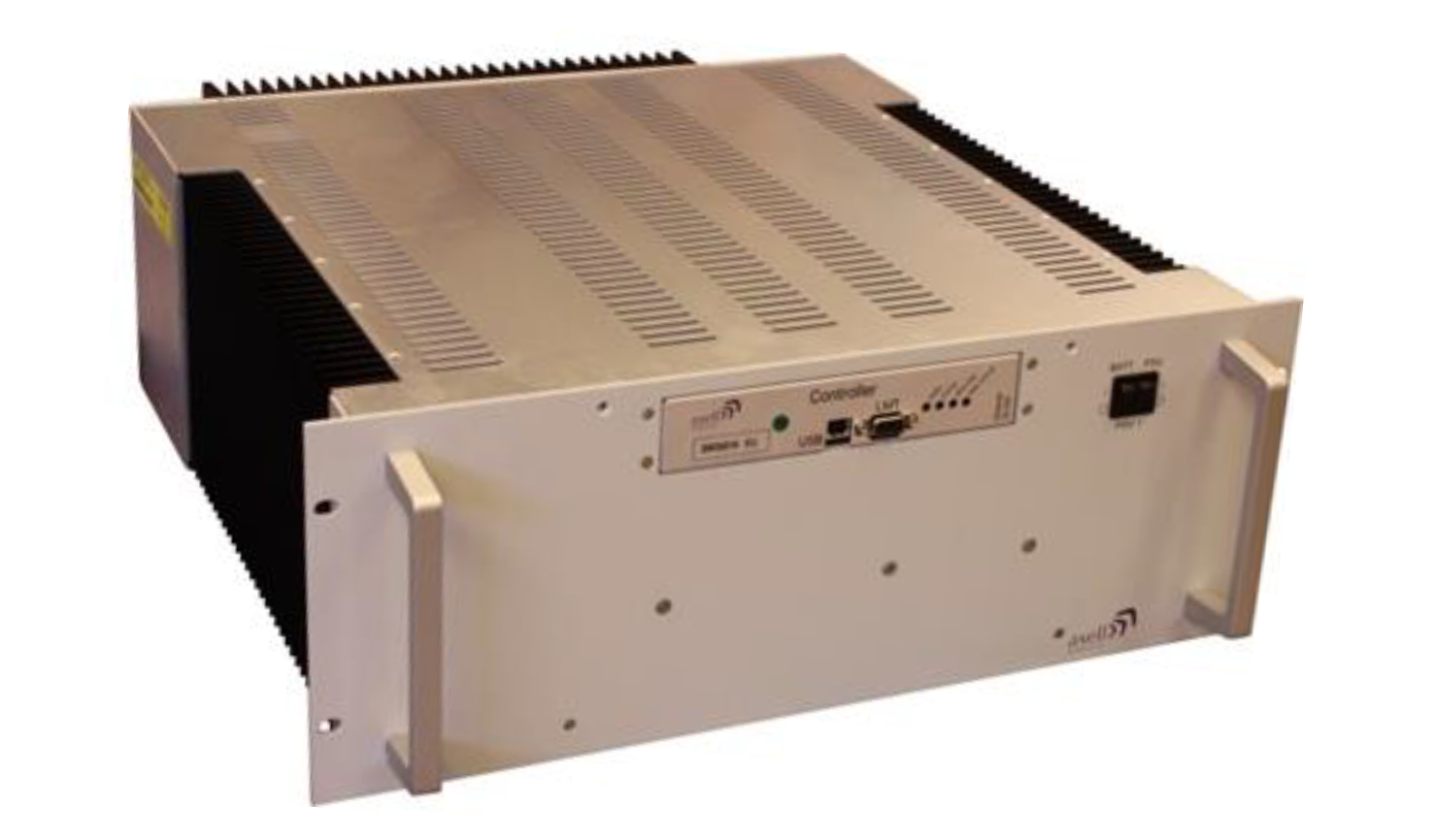 7000-00752117_axw_01.png Metallgehäuse mit Griffen und Lüftungsschlitzen, USB-Anschluss und Schalter vorne.