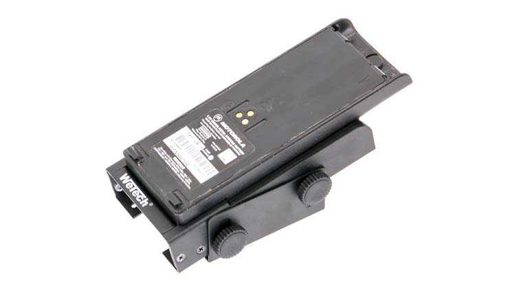 Elektrorollstuhl-Batterie mit Halterung und zwei Drehknöpfen, schwarzes Design.