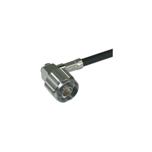 Koaxialstecker an einem schwarzen Kabel