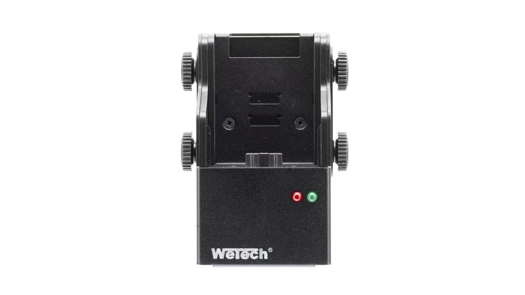 Schwarz gefärbtes technisches Gerät mit Reglern und LEDs.