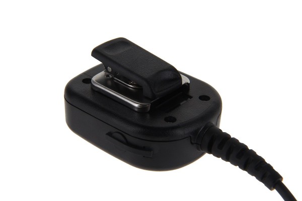 7000_00753972_COP_03.jpg Schwarz-grauer Kabelanschluss mit Befestigungsclip.