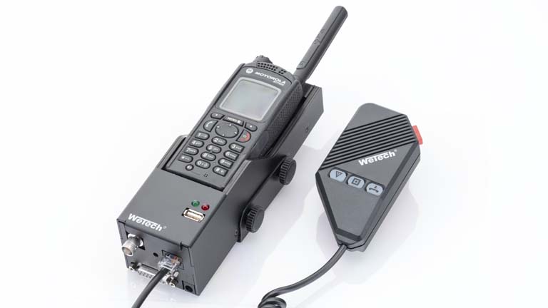 7000-00751492_wem_01.jpg Handheld radio with microphone and control box on white background.