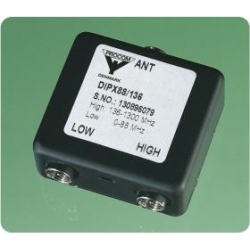 7000-00512100_pro_01.jpg Schwarzer Antennen-Splitter, Modell DIP X88/136, Frequenz 36-1300 MHz.